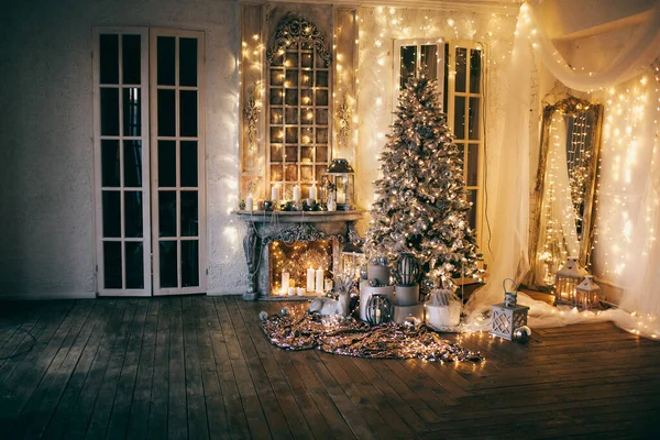  Christmas Living Room with Candles & Lanterns